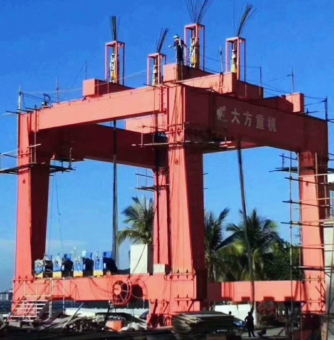 霸氣！大方MG450噸龍門起重機(jī)助力海軍基地建設(shè)，揚(yáng)國(guó)魂、助軍威